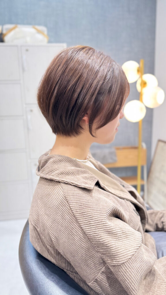 グレージュ　ショートボブ　カット後
